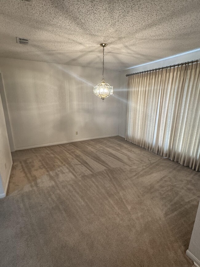 206 Redwood Cir