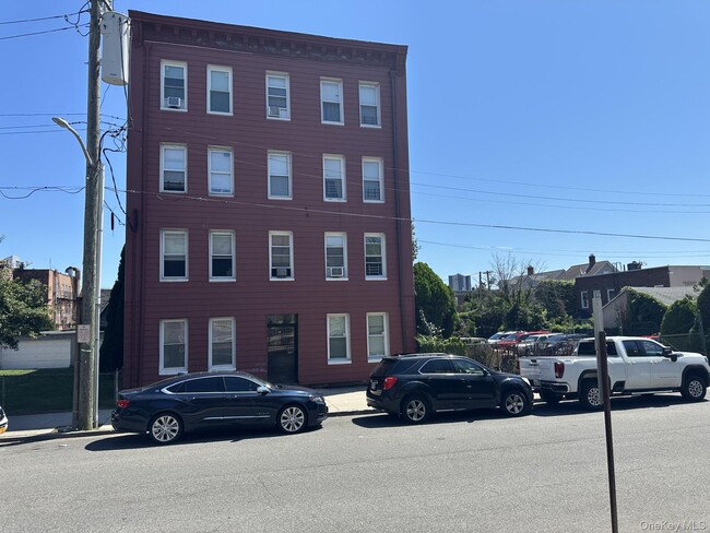 Building Photo - 49 5th St Unit 1