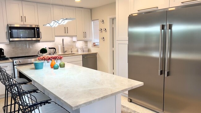 Photo - 464 NW 11th St