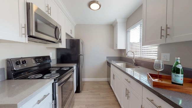 Townhome Kitchen - Henry Square- 2 Bed Luxury Townhomes