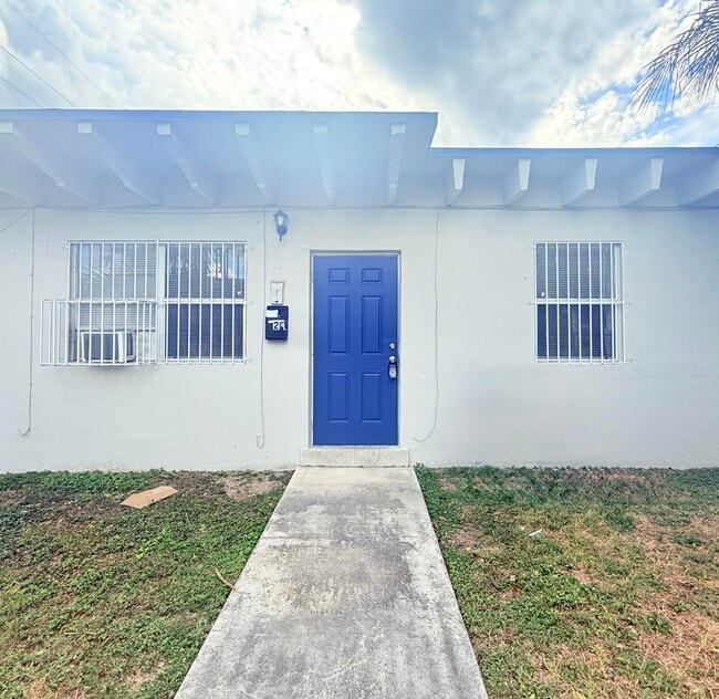 Building Photo - 1017 SW 8th St Rental