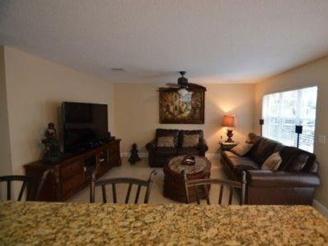 Photo - 6563 Constance St