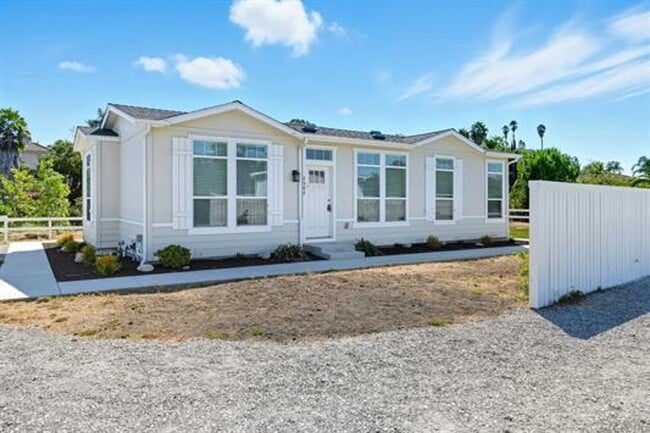 Building Photo - New manufactured home on a large lot.