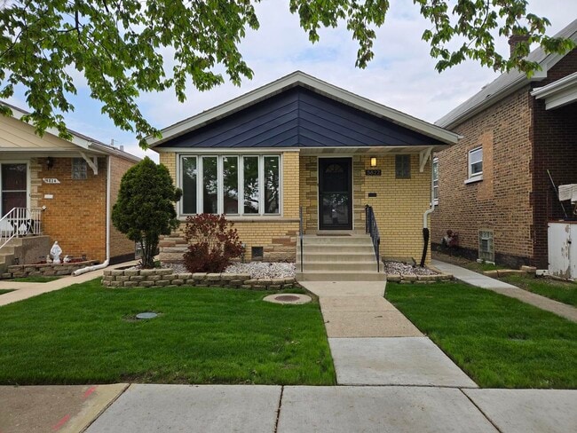 Building Photo - 5822 W 64th Pl