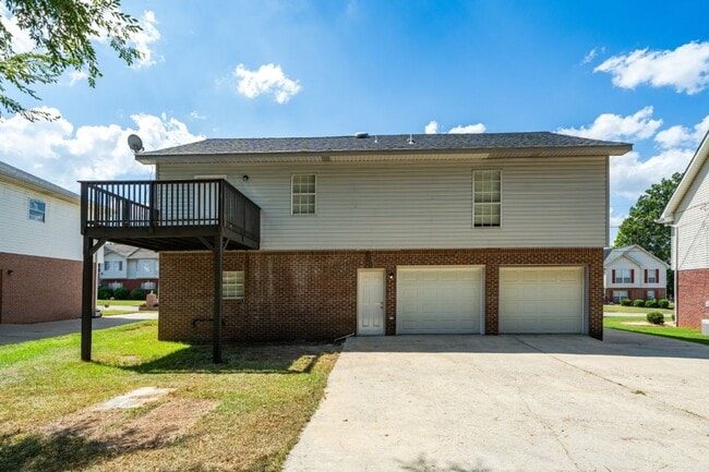 Photo - 429 Surrey Cir