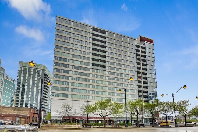 Building Photo - 659 W Randolph St Unit 1711