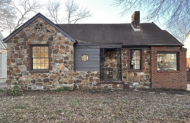 Building Photo - 2247 Vollintine Ave