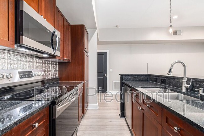 Photo - 925 Garrett St Unit 216