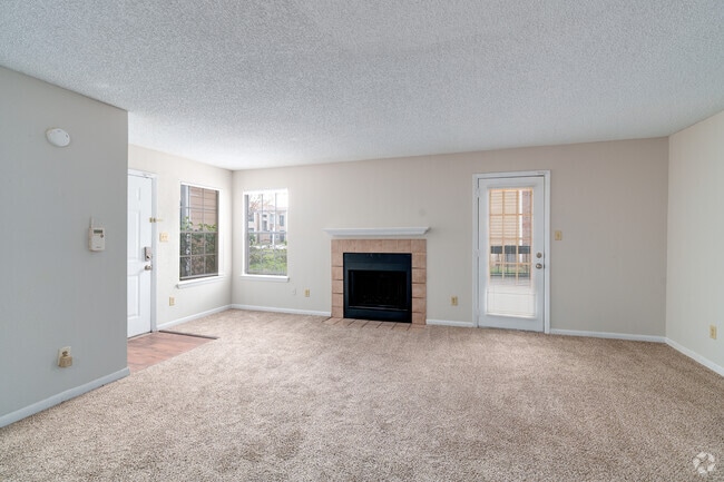2BR, 2BA - 1000SF - Living Room
