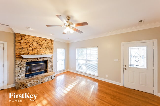 Photo - 125 Charleston Way