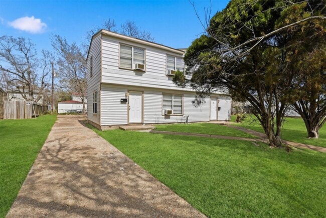 Building Photo - 1226 5th Ave N