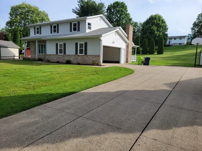Photo - 918 Ashmun Ave