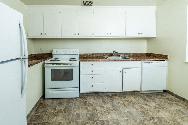 Photo - Jackson Lake Apartments