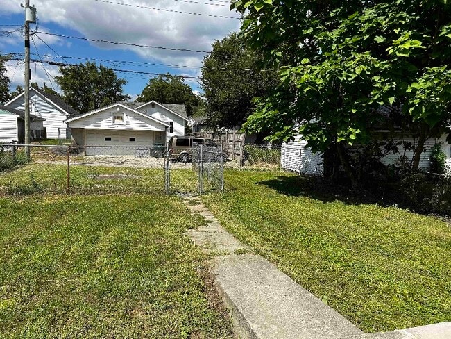 Photo - 216 E 13th St