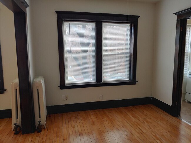 Photo - 901-909 Summit Ave S