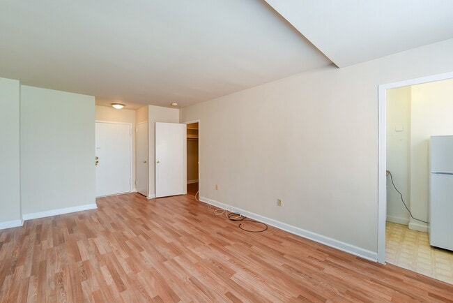 Photo - Spacious & Bright Studio at River Place North Unit 638
