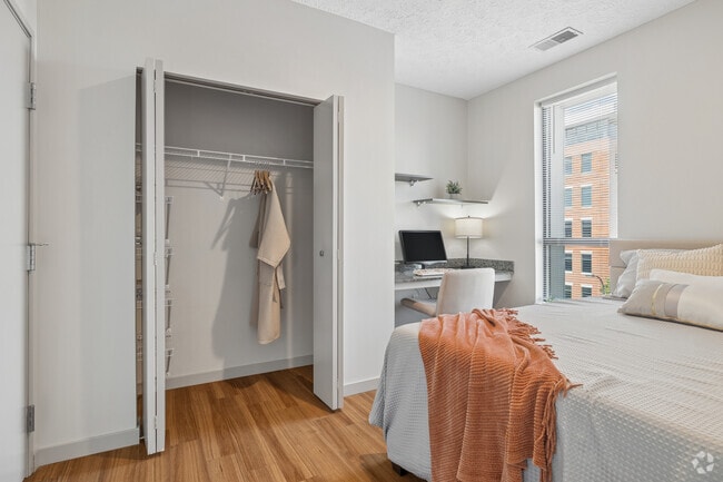 2BR, 2BA - 731SF - Primary Bedroom