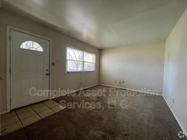 Building Photo - 934 N Wood St Rental
