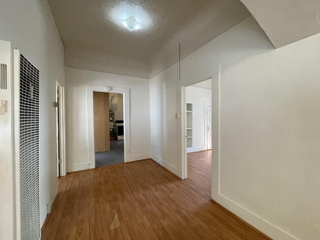 Photo - 1018 W 5th St