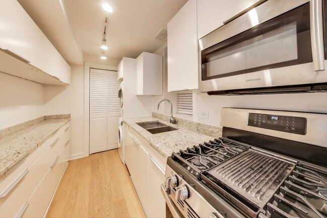 Photo - 2142 N Oakley Ave