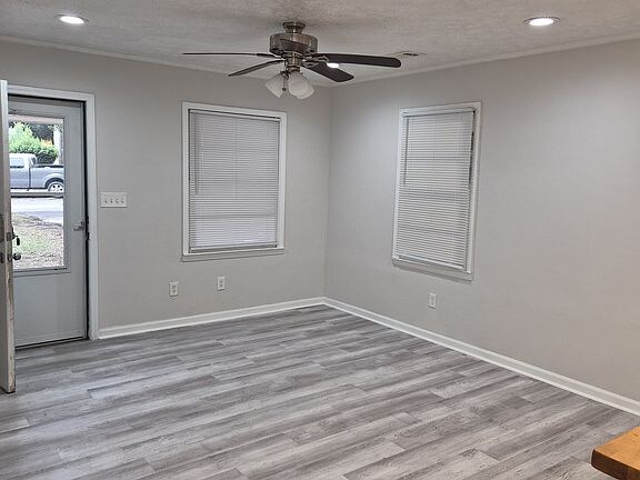 Photo - 126 Woodward Ct