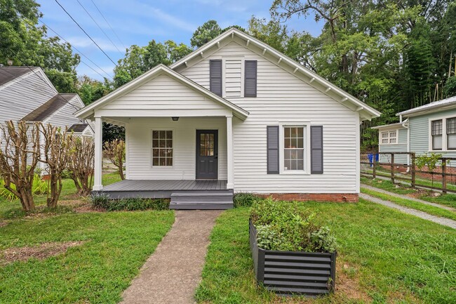 Building Photo - 3be/2ba Premium House Round the Corner fro...