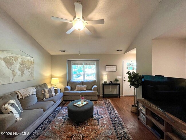 Photo - 2400 Longleaf Dr SW