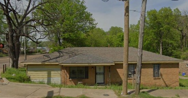 Building Photo - 146 W Brooks Rd