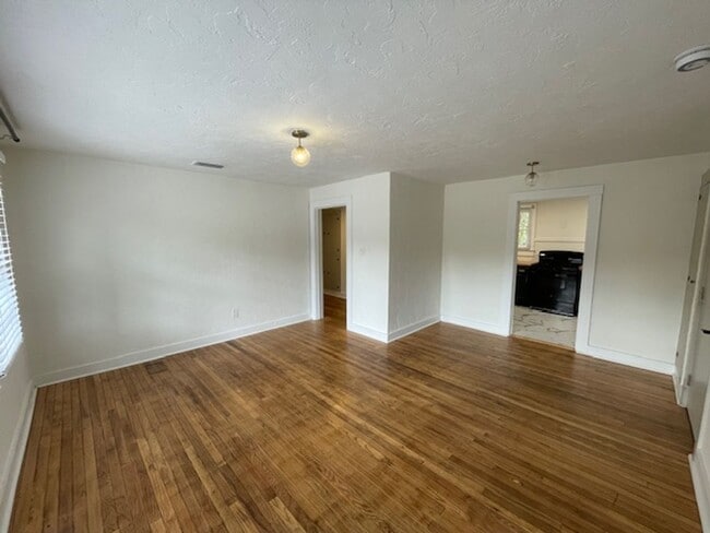 Photo - Recently Renovated 2 Bedroom Apartment in Duckpond