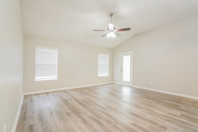 Photo - 195 Dover Bluff Dr