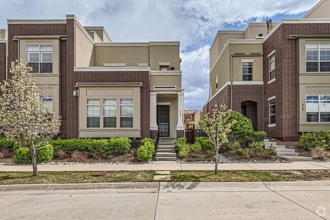 Building Photo - Beautiful- Open Concept - Updated - Main f... Rental