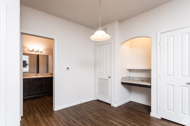 1BR, 1BA - 754SF Dining Room & Built-In Desk