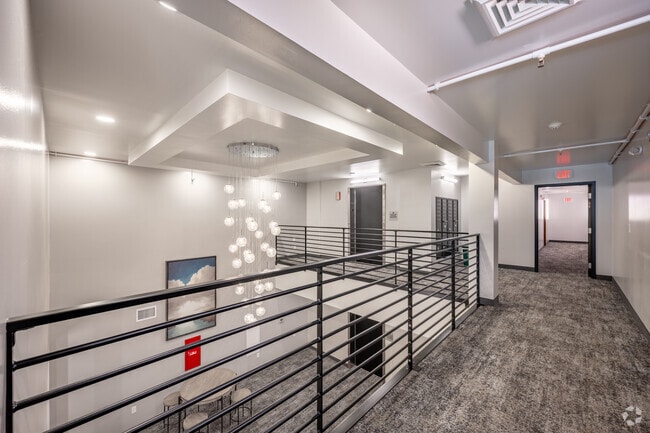 610 Gray St Apartments