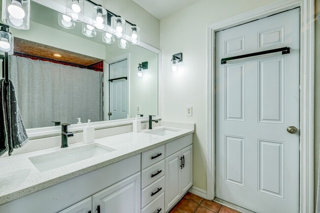 Photo - 2239 Wells Ave