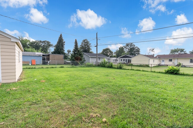 Photo - 870 Taylor Ave