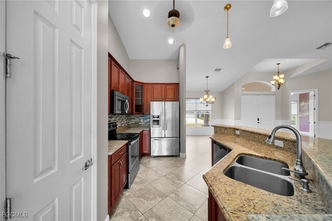 Building Photo - 3326 SW 8th St