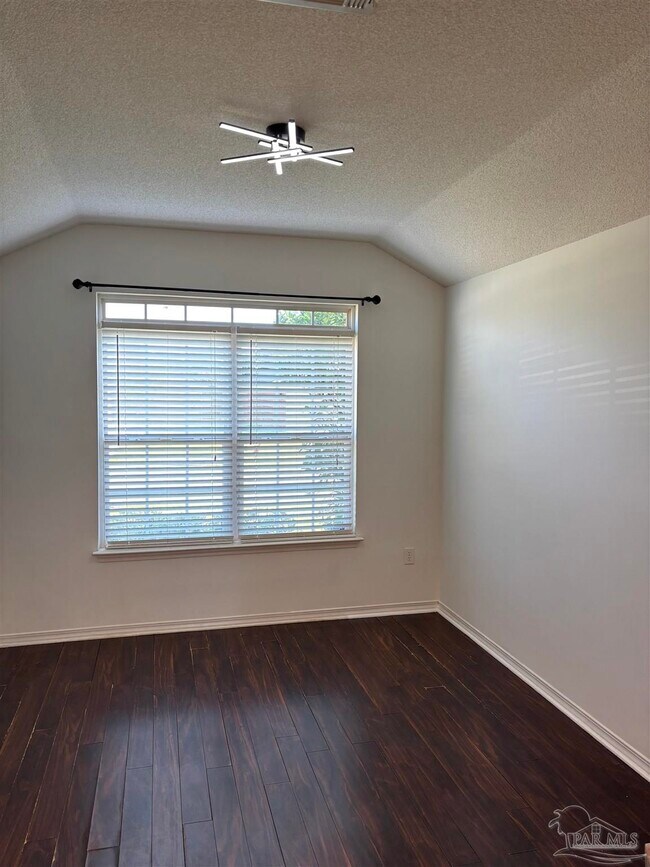 Photo - 2423 Flintstone Dr House