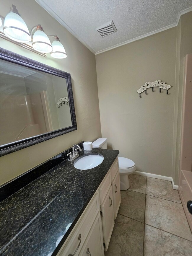 Photo - 707 White Oak St