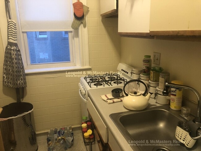 Photo - 68 Woodstock Ave Unit 3