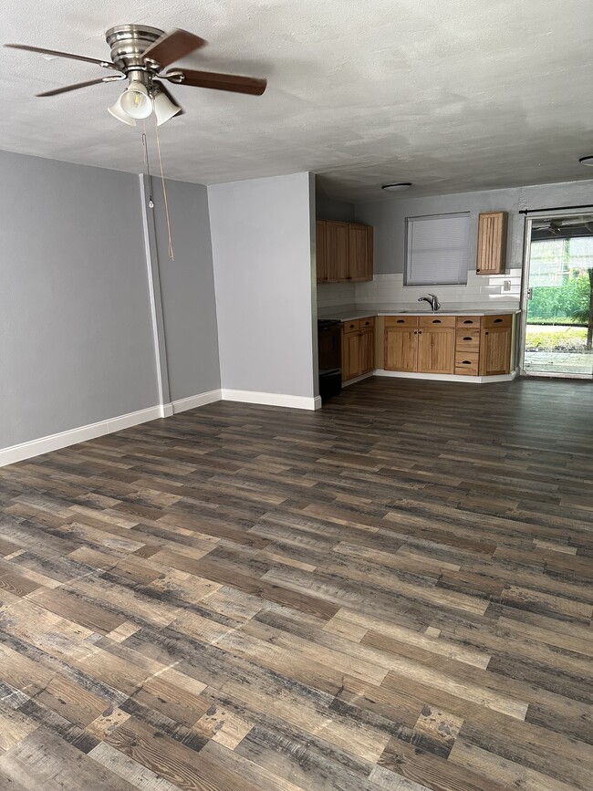Building Photo - 5112 Vermont Ave Unit E Rental