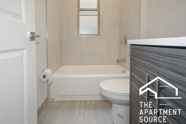 Photo - 3919 N Janssen Ave Unidad 3E