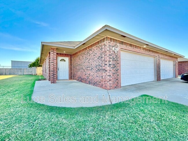 Building Photo - 1328 Garden Gate Dr Unit #A