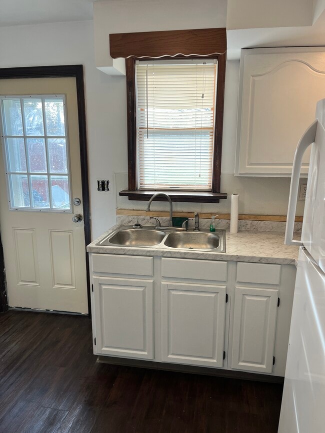 Photo - 1329 Walnut Dr