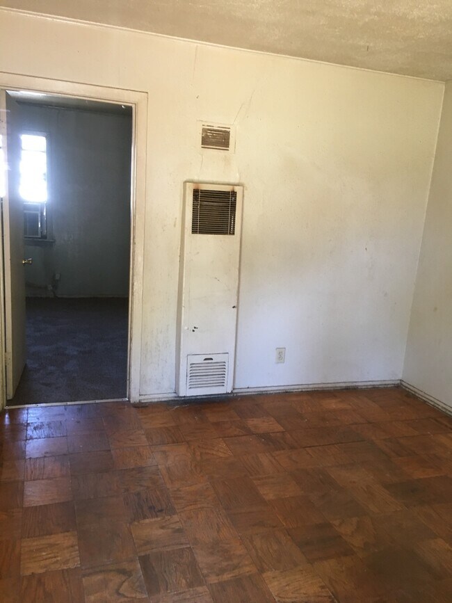 Photo - Ask about our first month special!! Unidad 117 E Olive B