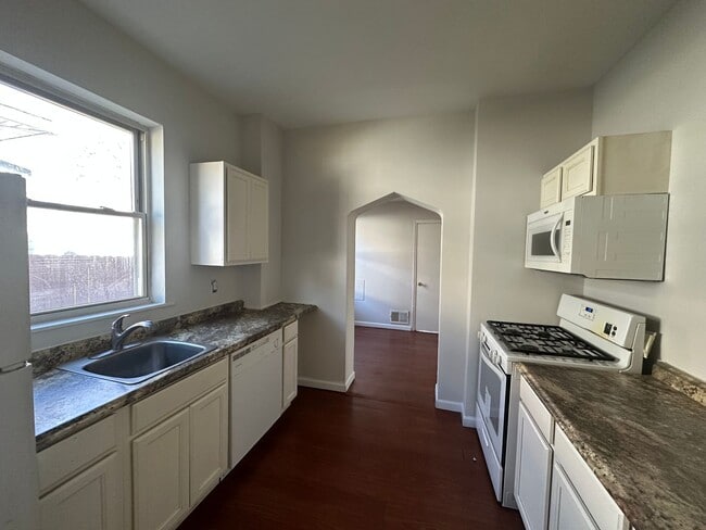 Photo - CHEVIOT - Roomy 3 bed 1 bath upstairs in 2...