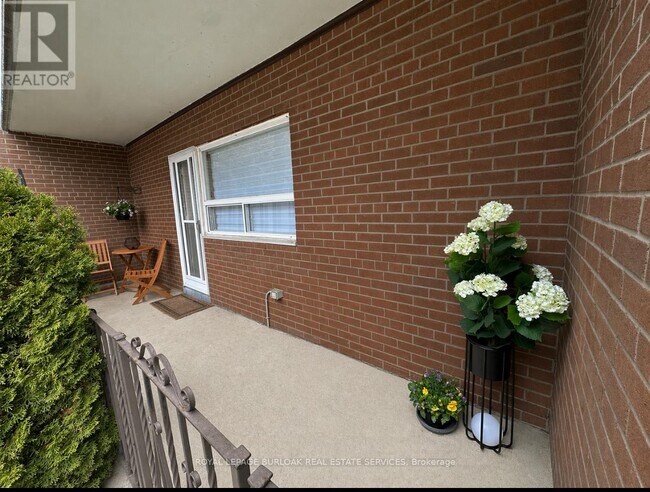 Photo - 15 Elizabeth St N Unit 101