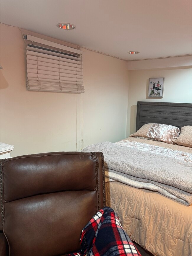 Bedroom - 11856 222nd St Unit Basement