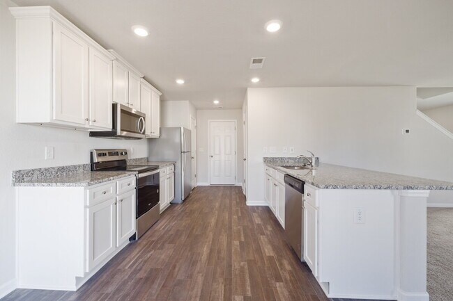 Modern 3BR Home with Granite Kitchen & 2-Car Garage – Minutes from Downtown in Meredith Woods!