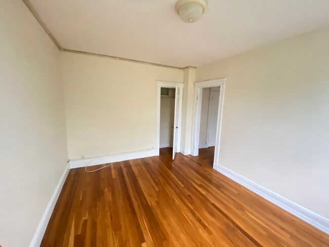 Building Photo - 1156 Commonwealth Ave Unit 34