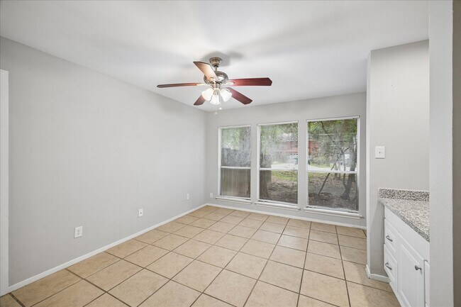 Photo - 2 Goldthread Ct